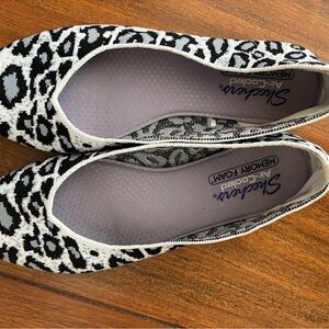 Sketchers memory foam knit leopard flats size 11